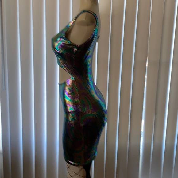 Short dress Bright colors - Picture 3 of 3